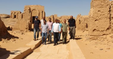  صور..رئيس قطاع الآثار الإسلامية يتفقد عددا من المناطق الأثرية بالوادى الجديد