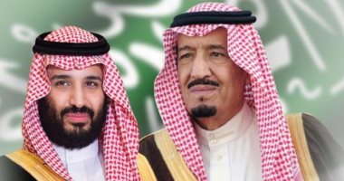 سياح يزورون السعودية مع سعي المملكة للانفتاح وتنويع اقتصادها