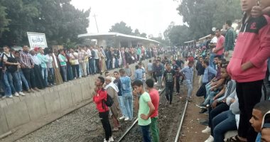 طلاب جامعة الزقازيق يشكون التكدس البشرى بمحطة القطار بسبب تغيير مواعيد القطارات