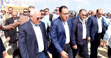 صور.. رئيس الوزراء يتفقد محور 30 يونيو خلال زيارته لبورسعيد