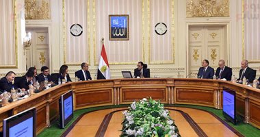 صور.. رئيس الوزراء يلتقى بعثة البنك الدولى لبحث استراتيجية تنمية سيناء