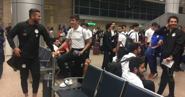 صور .. المنتخب الأولمبى يلتقى بالمنتخب الأول فى صالة مطار القاهرة