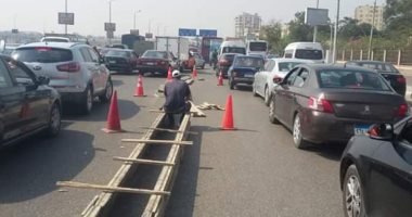 قارئ يشكو تكدس السيارات بسبب أعمال صيانة بطلعة كوبرى المطار بالنزهة