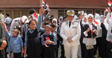 حقوق الإنسان بأمن القاهرة تزور إحدى المدارس بمناسبة اليوم العالمى للعصا البيضاء