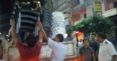 صور.. حملة مسائية لإزالة إشغالات الطريق وسط الإسكندرية 