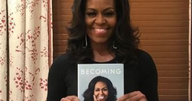 "I am Becoming".. شاهد احتفال ميشيل أوباما بمذكراتها المطبوعة بـ24 لغة