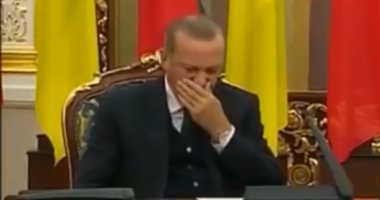 شاهد.. المؤتمرات الصحفية المكان المفضل لنوم أردوغان
