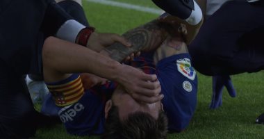 إصابة ميسي في مباراة برشلونة ضد إشبيلية بالدوري الاسباني..صور