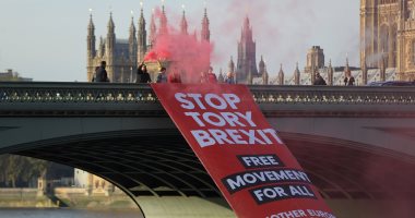 صور.. البريطانيون يتظاهرون وسط لندن رفضا للخروج من الاتحاد الأوروبى