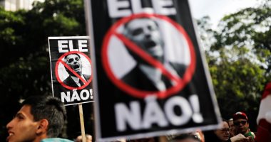 صور.. الآلاف فى البرازيل ينظمون احتجاجات رفضاً للمرشح اليمينى بولسونارو