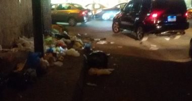 صور.. شكوى من انتشار القمامة فى شارع المعسكر الرومانى بالإسكندرية