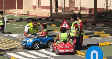 صور.. المدينة المرورية تنتقل للمدارس وتعلم الأطفال قواعد القيادة الآمنة