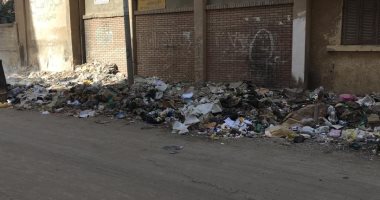 شكوى من تراكم القمامة بشارع مدرسة أحمد رمضان فى السويس