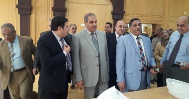 رئيس جامعة الأزهر وعمداء الكليات يتفقدون قاعة المجلس الجديدة قبيل افتتاحها