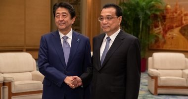 صور.. رئيس الوزراء الصينى يلتقى نظيره اليابانى فى بكين