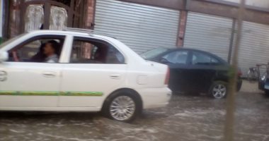غرق شارع عدنان المالكى ومحطة الصرف بسبب انفجار ماسورة مياه بالمنيا