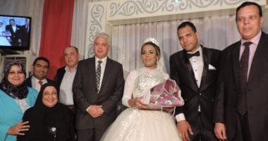 صور.. مدير أمن البحيرة يشارك عروسين من دار الأيتام حفل زفافهما
