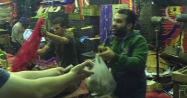 فيديو.. بيع البطاطس المضبوطة فى ثلاجات الغربية للمواطنين ب6 جنيهات للكيلو