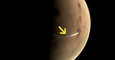 شاهد.. سحابة غريبة بطول 1500 كم تظهر فوق كوكب المريخ