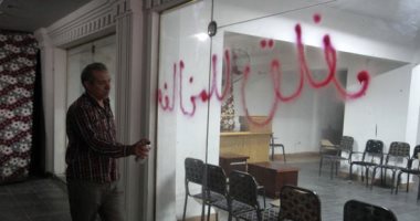 صور.. صاحب مركز دروس خصوصية بمصر الجديدة يغلق المبنى على الطلاب بسبب الحملة