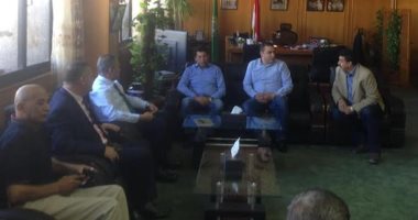 محافظ الإسماعيلية يستقبل وزير الرياضة قبل لقاء مميش وشباب سفينة قناة السلام
