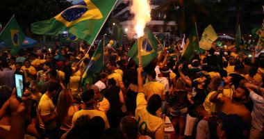 فوز اليمينى المتطرف بولسونارو برئاسة البرازيل وأنصاره يحتفلون بالشوارع