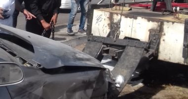أوناش المرور ترفع حطام حادث تصادم 5 سيارات بطريق كورنيش النيل