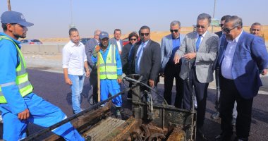 وزير النقل يشهد استخدام مادة جديدة فى تطوير طريق القاهرة - السويس
