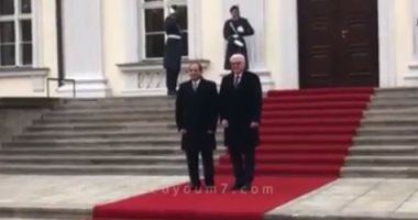 فيديو .. السيسي يصل قصر الرئاسة الألمانية في برلين للقاء نظيره الألماني