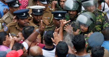 مظاهرة لمؤيدى رئيس وزراء سريلانكا للاحتجاج على إقالته
