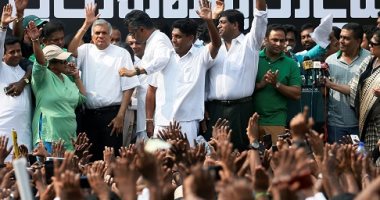 احتجاج فى سريلانكا على إقالة رئيس الوزراء