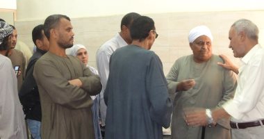 رئيس مدينة إسنا يزور 4 مواطنين مضربين عن الطعام بعد قرار إزالة