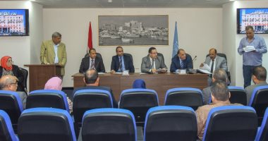 محافظ الإسكندرية: الجهات التنفيذية بالمحافظة حريصة على بحث مشاكل المواطنين 