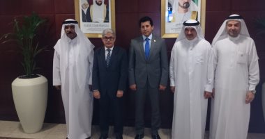 وزير الرياضة يصل الإمارات لحضور ندوة "دبى الدولية للإبداع الرياضى"