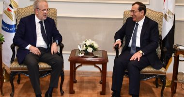 وزير البترول يبحث التعاون المشترك مع السفير الأسبانى لدى مصر