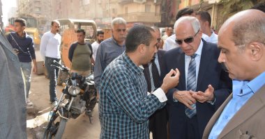 محافظ الجيزة يشرف على حملة نظافة ويتحاور مع أهالى شارع العشرين فى فيصل