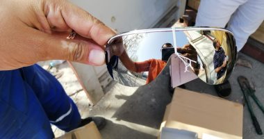 صور.. شرطة محور قناة السويس تحبط محاولة تهريب 140 ألف نظارة شمسية