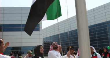 بأبيات من الشعر.. الإماراتيون يحتفون بـ"يوم العَلم"