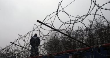 شرطة كرواتيا تمنع آلاف المهاجرين من عبور حدود البوسنة
