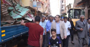 محافظ الإسكندرية يتفقد حى الجمرك على هامش مبادرة "فى حب الإسكندرية"