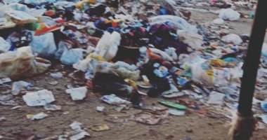قارئ يشكو انتشار القمامة أمام مدرسة ابتدائية بمنطقة بهتيم شبرا الخيمة