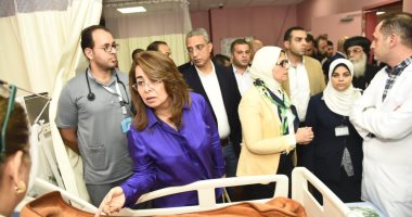 وزيرتا الصحة والتضامن تزوران مصابى حادث المنيا بمستشفى الشيخ زايد