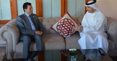 أشرف صبحى يبحث سبل التعاون مع وزير الرياضة البحرينى