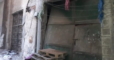 تصدعات وتشققات بالحوائط.. عقاران مهددان بالانهيار فى شارع السلام بمدينة نصر