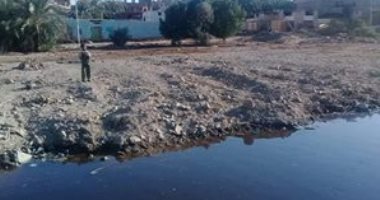 صور.. غرق شوارع قرية سلوا بحرى بأسوان فى مياه الصرف الصحى    