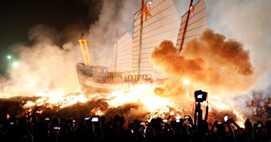  صور.. انطلاق مهرجان حرق القوارب الضخمة فى تايوان لجلب الحظ