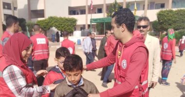 توزيع 600 حقيبة مدرسية من الهلال الأحمر على طلبة شمال سيناء