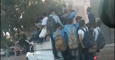 قارئ يرصد سيارة "ربع نقل" تقل طلاب المدارس بالخط الوسطانى فى البحيرة