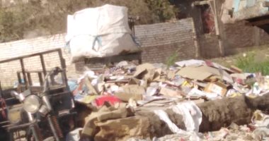 قارئ يشكو انتشار القمامة بمنطقة أولاد نصير بسوهاج