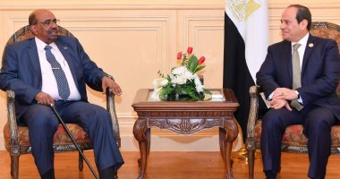 الرئيس السيسي يبحث مع نظيره السودانى مشروعات الربط الكهربائى والسكك الحديدية